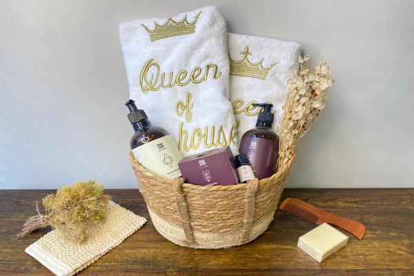 Queen Of House Gift Basket